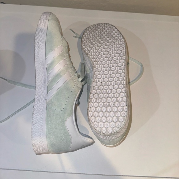 Adidas Gazelle Sneakers Light Green Mint Women’s size 11, Men’s size 9.5 Shoes - Picture 3 of 4